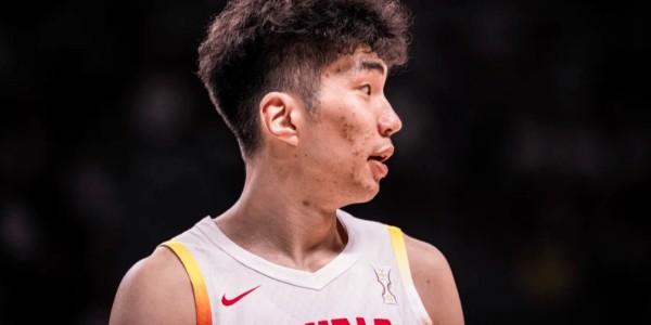 仅4分如何立足西甲？曝2米23巨人脚内八字 空篮不进+被帽实在太软