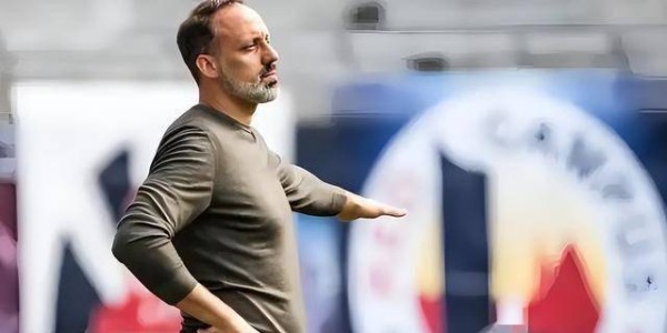 45岁的他成中超本土名帅翘楚黑马，曾在德甲效力多年，值得期待，今夏势头正猛